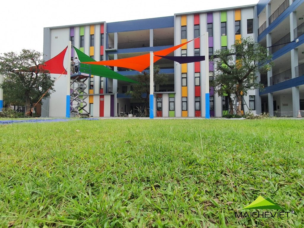 Bạt che nắng tam giác