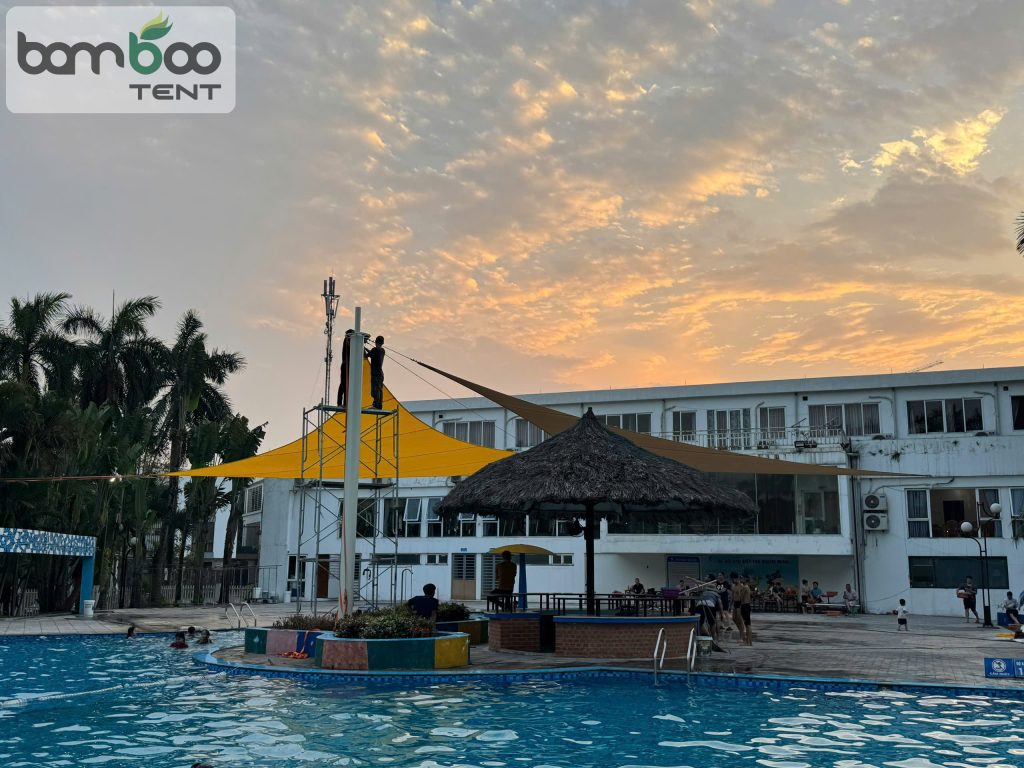 Bạt che nắng tam giác