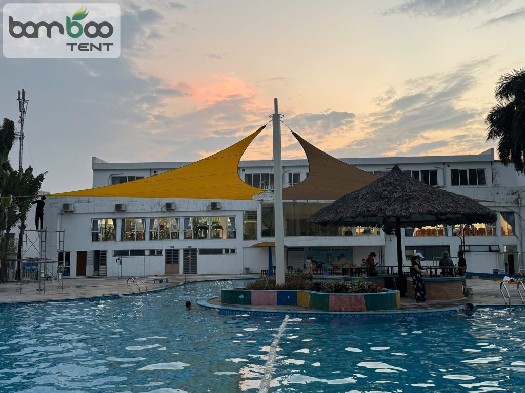 Bạt che nắng tam giác