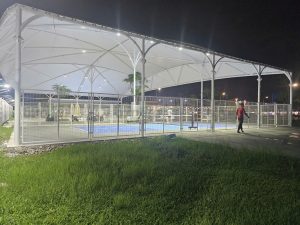 Mái che sân Pickleball bằng bạt PVDF – Xu hướng đầu tư hiệu quả