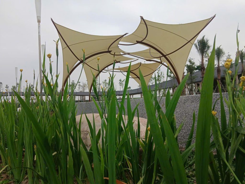 Mái che dù cánh dơi tại Alluvia City